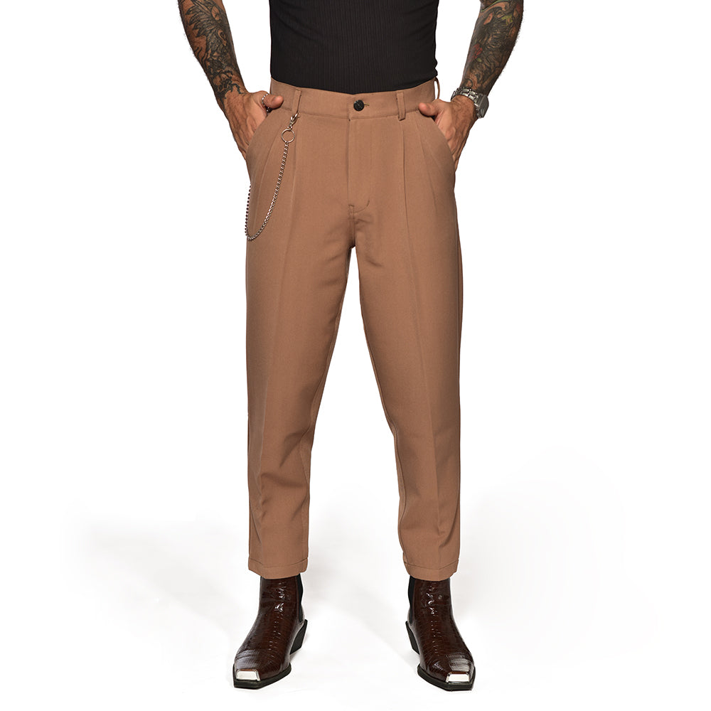 Baggy pants with brown presses