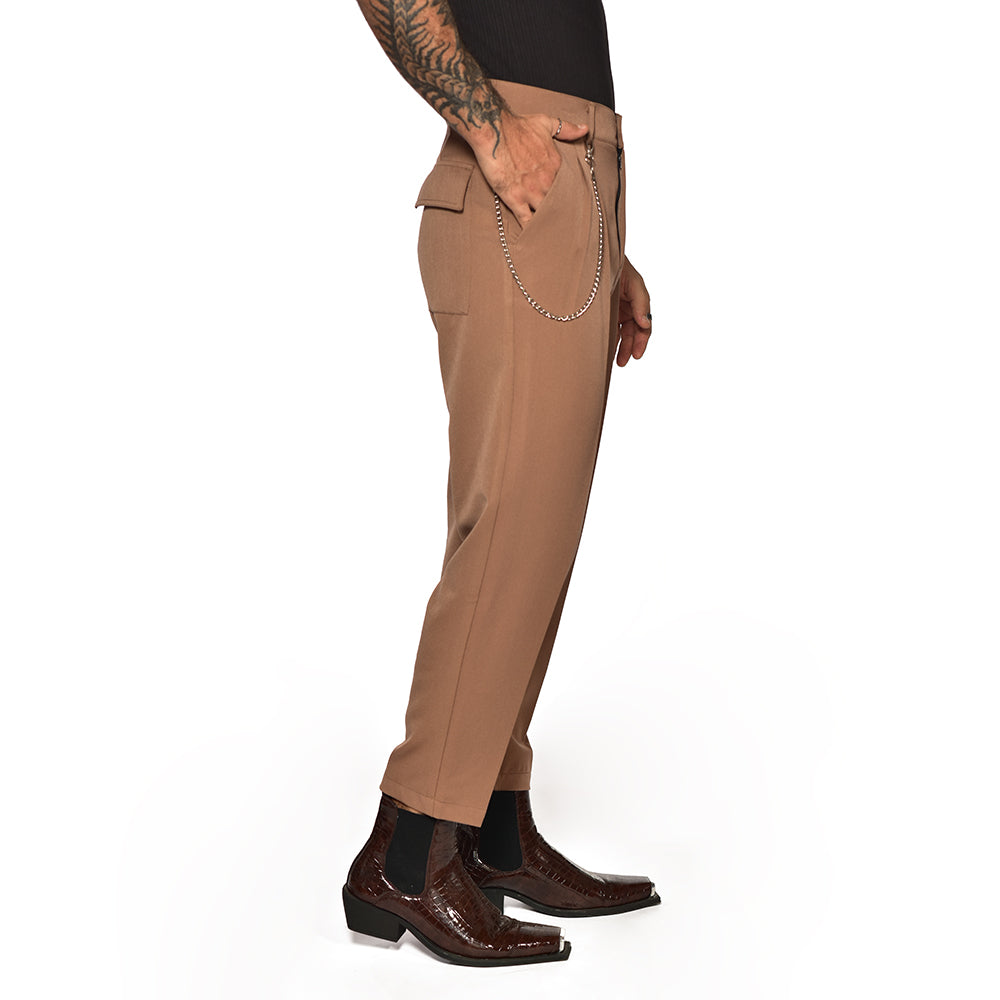 Baggy pants with brown presses