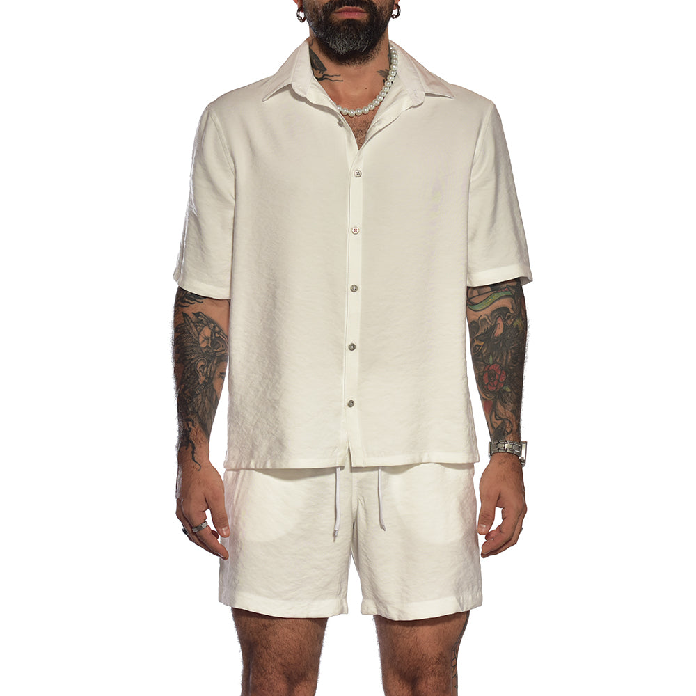 Two-piece set ivory of boxy fit shirt and beach shorts