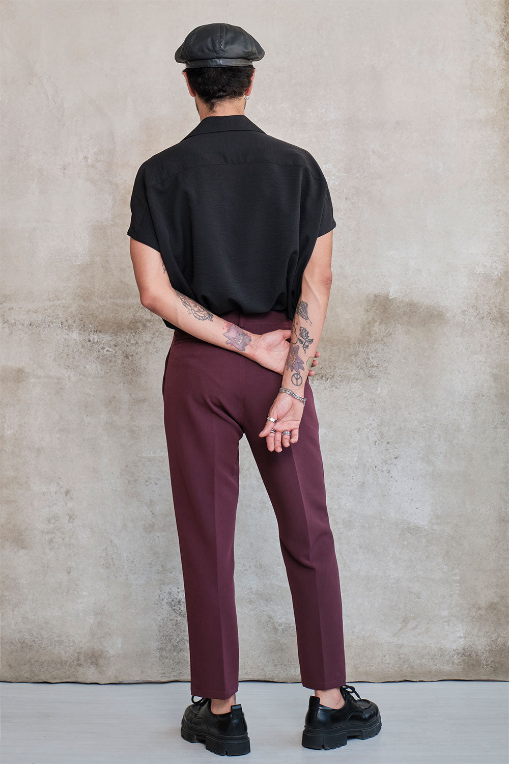 Baggy pants with  burgundy presses