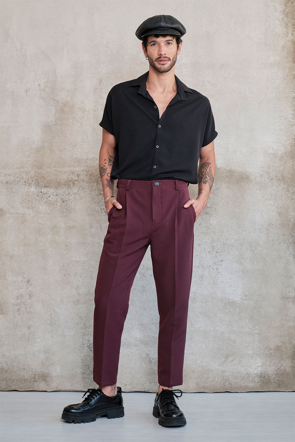 Baggy pants with  burgundy presses