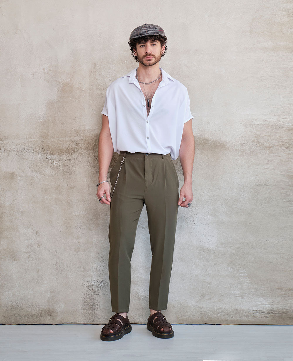 Baggy pants with army presses